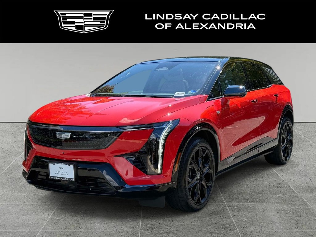 Used 2025 Cadillac Optiq Sport 1 w/ LPO, ONYX Package AWD/4WD image 1