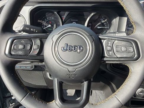 Used 2024 Jeep Wrangler Unlimited image 13