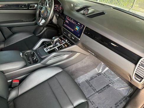 Certified 2023 Porsche Cayenne AWD/4WD image 17