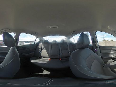 Used 2025 Nissan Altima 2.5 SV FWD image 42