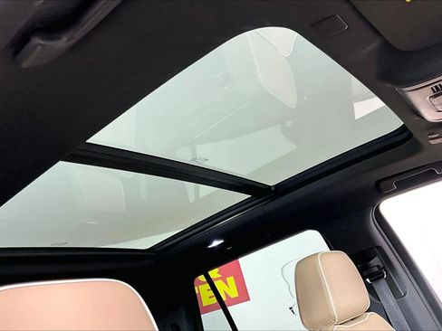 Used 2021 Chevrolet Tahoe Premier w/ Premium Package image 13