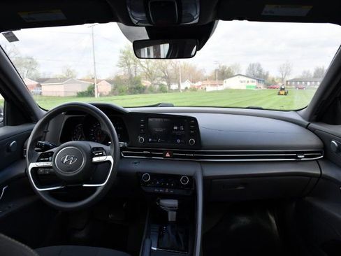Used 2022 Hyundai Elantra SEL w/ Preferred Accessory Package FWD image 14