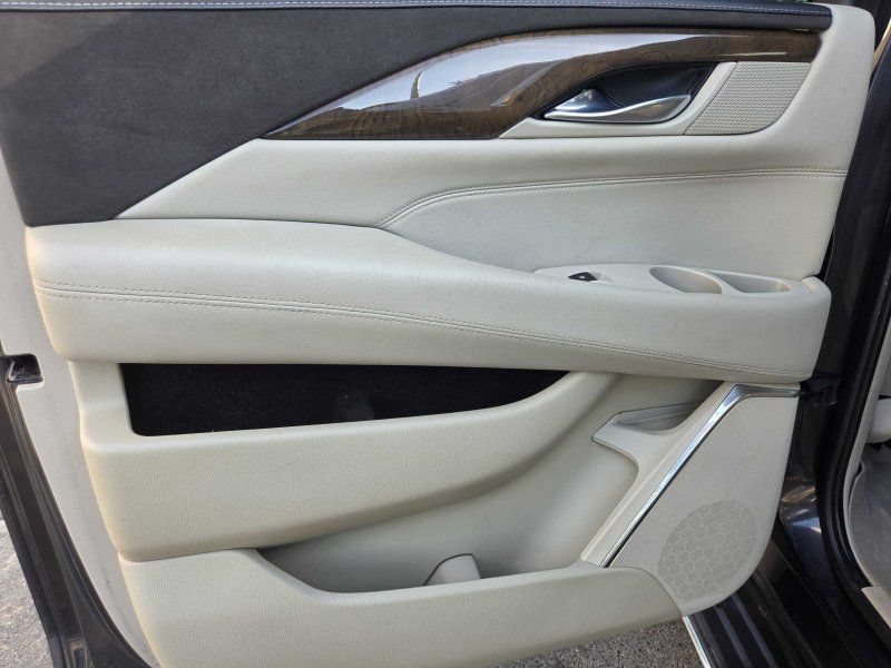 Used 2018 Cadillac Escalade ESV Luxury RWD image 7