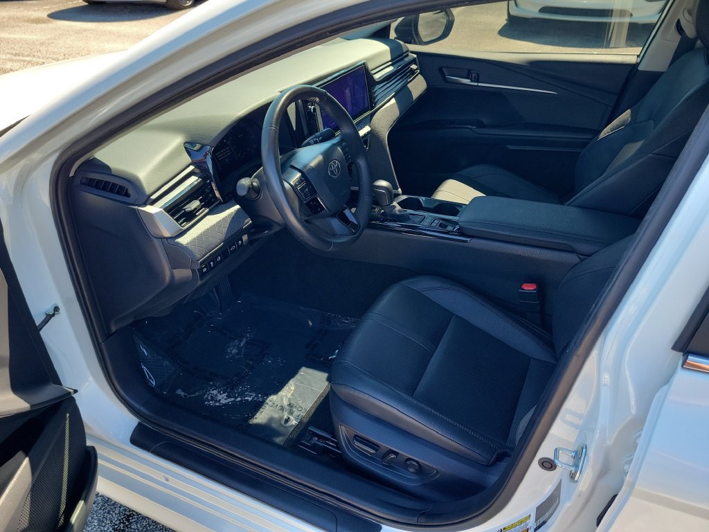 Used 2025 Toyota Camry XLE FWD image 14