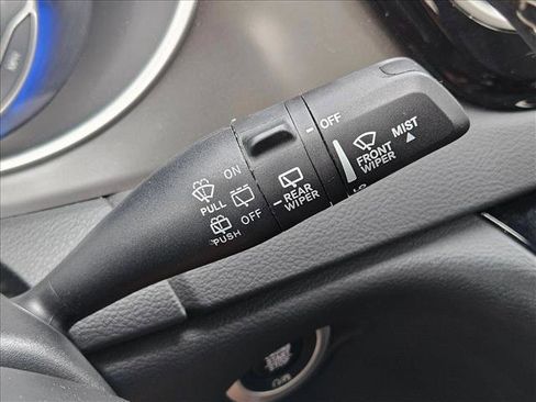 Used 2025 Chrysler Pacifica Select FWD image 16