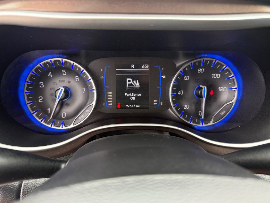 Used 2019 Chrysler Pacifica Touring-L FWD image 29