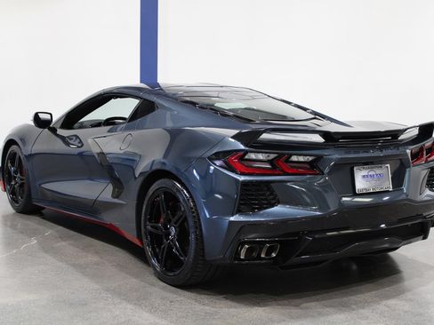 Used 2021 Chevrolet Corvette Stingray Coupe w/ Z51 Performance Package RWD image 11