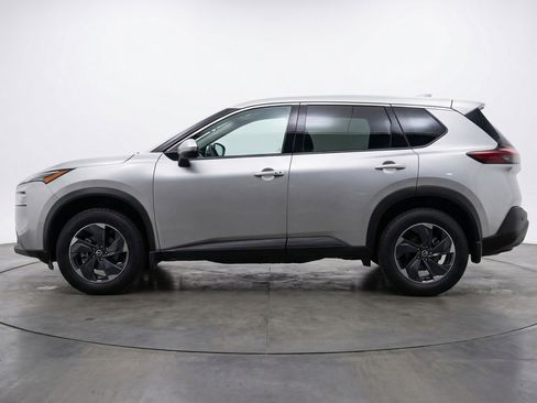 Used 2025 Nissan Rogue SV image 5