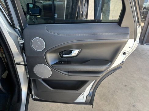 Used 2016 Land Rover Range Rover Evoque SE Premium image 29