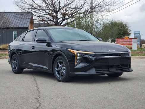 New 2026 Kia K4 LXS FWD image 3