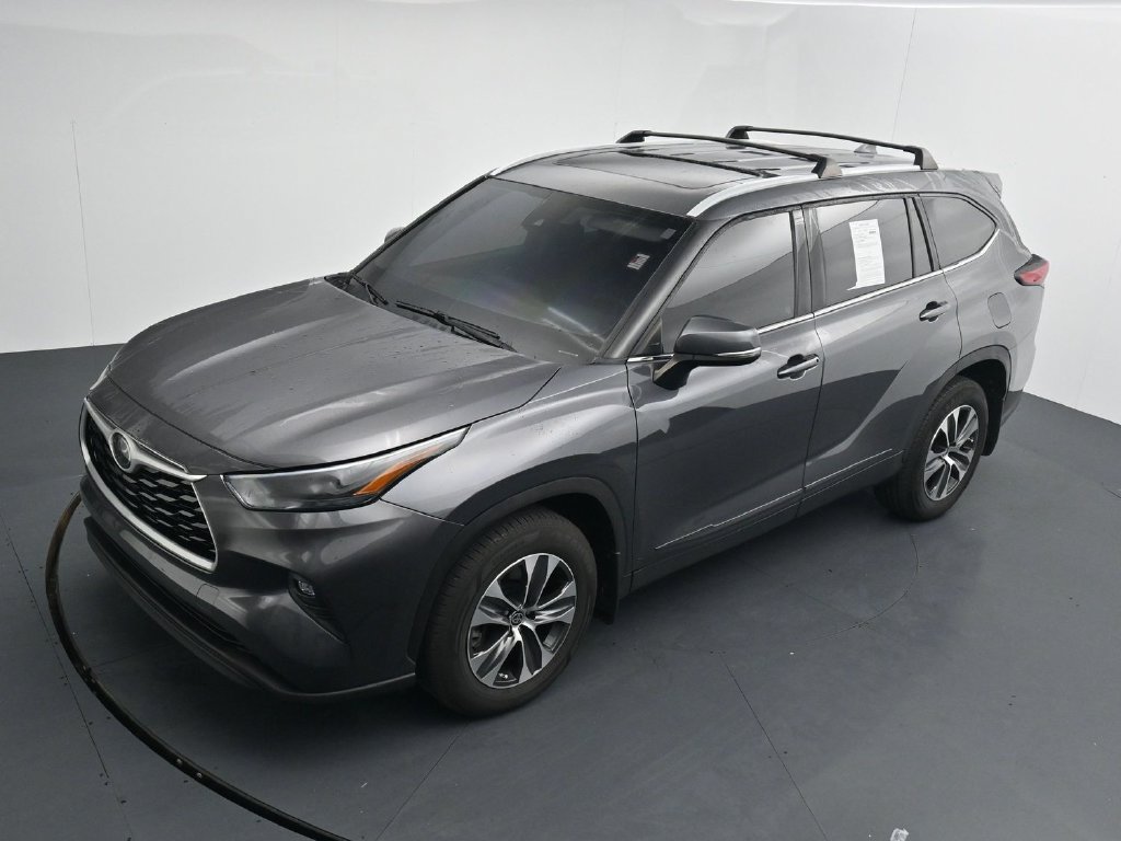 Used 2022 Toyota Highlander XLE AWD/4WD image 12