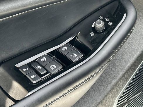 Used 2022 Jeep Grand Cherokee Overland w/ Luxury Tech Group IV image 22