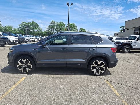Used 2022 Volkswagen Taos SEL w/ Panoramic Sunroof Package AWD/4WD image 5