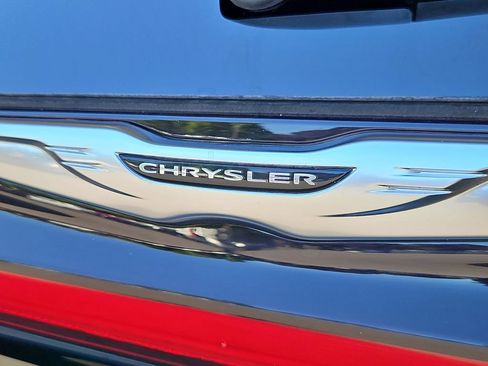 Used 2024 Chrysler Pacifica Limited FWD image 25