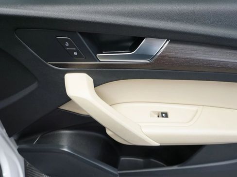 Used 2022 Audi Q5 2.0T Premium w/ Convenience Package image 22