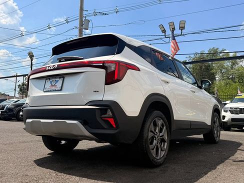 Used 2024 Kia Seltos LX AWD/4WD image 9