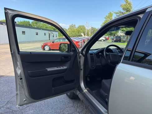 Used 2012 Ford Escape XLT FWD image 22