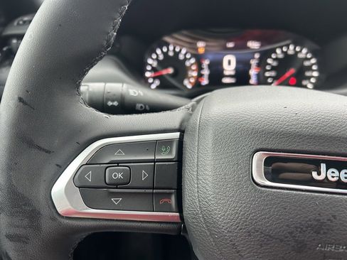 Used 2025 Jeep Compass Latitude w/ Altitude Special Edition image 17