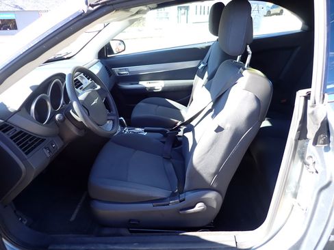 Used 2010 Chrysler Sebring Touring image 6