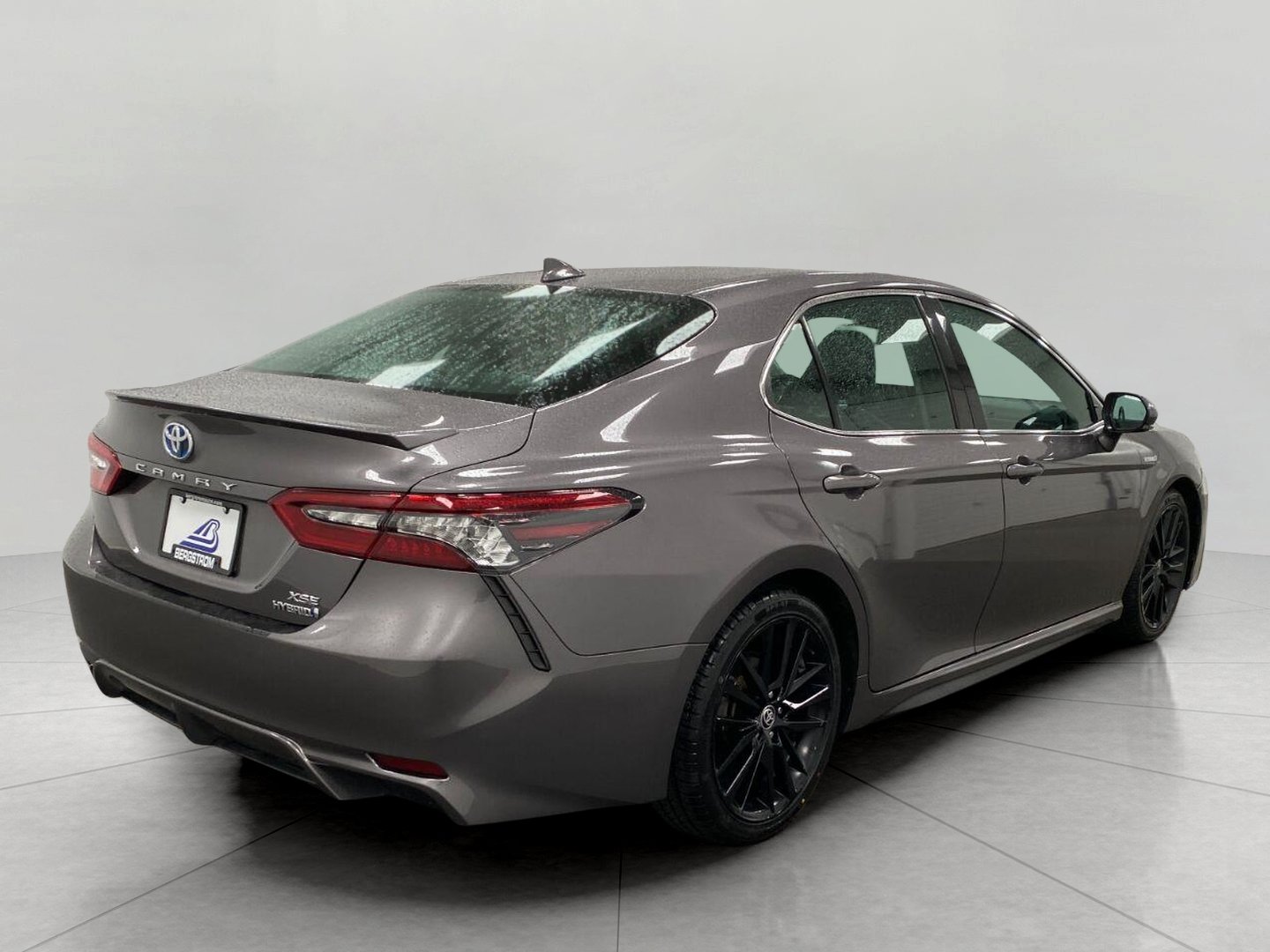 Used 2021 Toyota Camry XSE w/ Navigation Upgrade Package FWD image 4