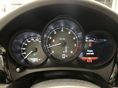 Used 2022 Porsche Macan image 36