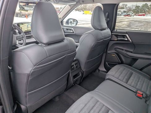 New 2026 Mitsubishi Outlander SE image 28