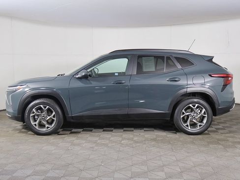 Used 2025 Chevrolet Trax LT FWD image 14