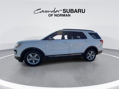 Used 2018 Ford Explorer XLT w/ Equipment Group 202A image 5