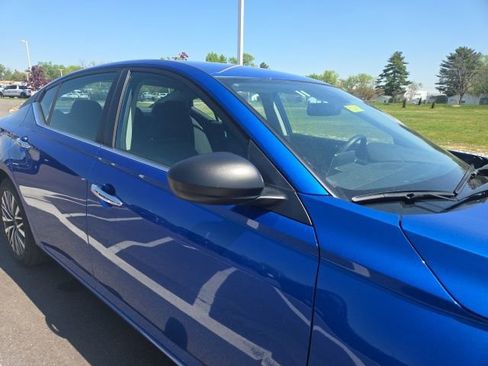 Used 2025 Nissan Altima 2.5 SV image 5
