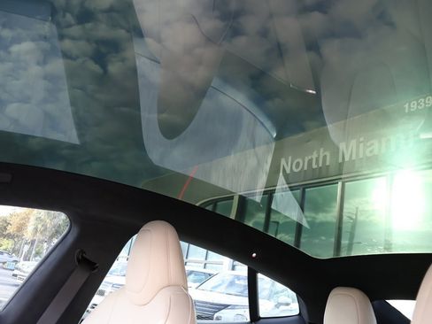 Used 2021 Tesla Model S Plaid image 21