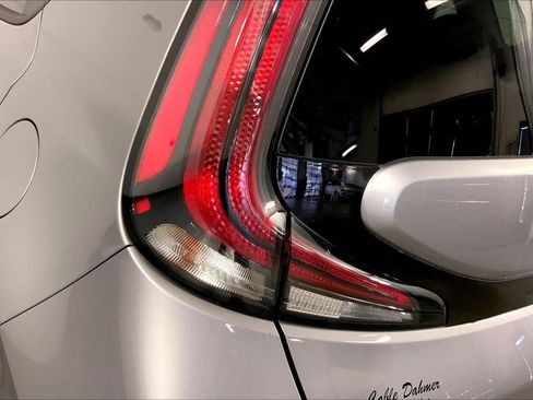 Certified 2025 Kia Soul LX w/ LX Technology Package FWD image 27