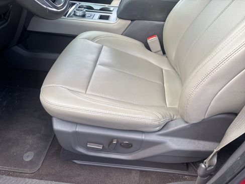 Used 2021 Ford Expedition XLT RWD image 5