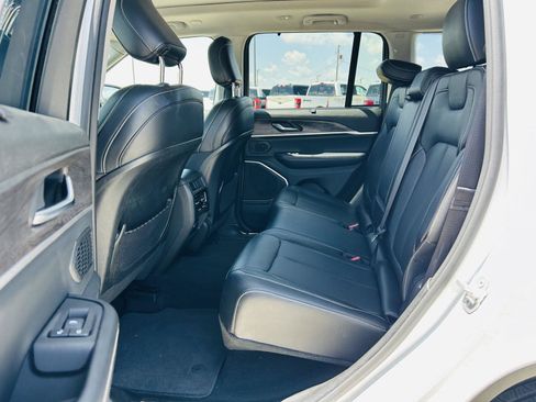 Used 2023 Jeep Grand Cherokee Limited w/ Luxury Tech Group II AWD/4WD image 35