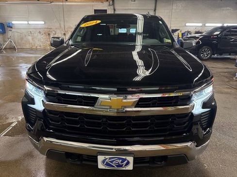 Used 2024 Chevrolet Silverado 1500 LT AWD/4WD image 2