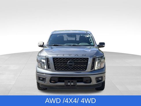Used 2018 Nissan Titan SV w/ SV Convenience Package AWD/4WD image 11