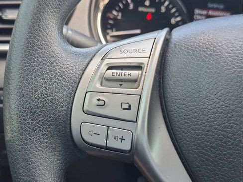 Used 2016 Nissan Rogue S AWD/4WD image 13