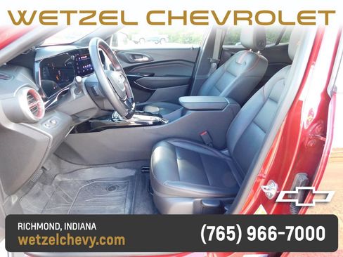 Used 2025 Chevrolet Trax RS w/ Sunroof Package FWD image 13
