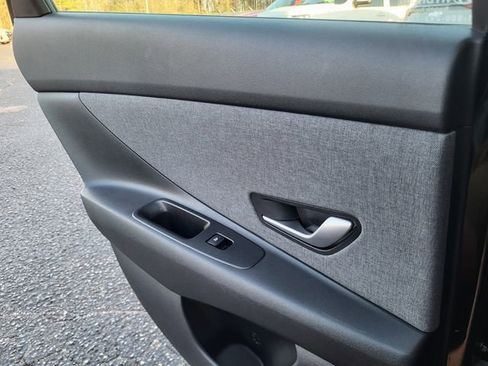 Used 2025 Hyundai Elantra Limited image 18