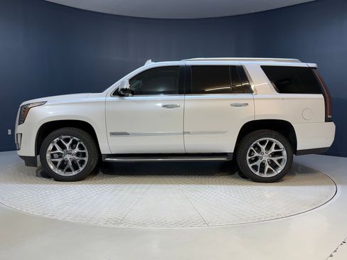 Used 2018 Cadillac Escalade Luxury image 2