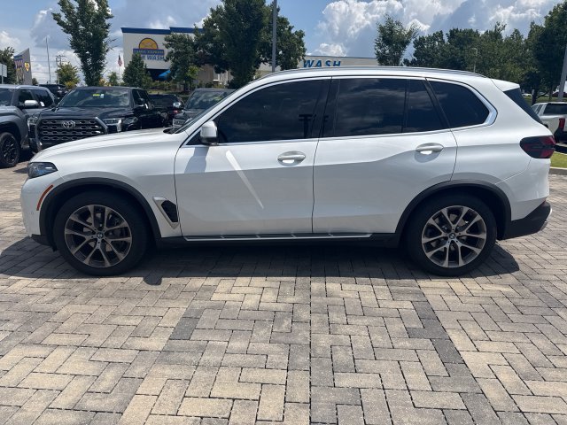 Used 2024 BMW X5 xDrive40i w/ Premium Package AWD/4WD image 2