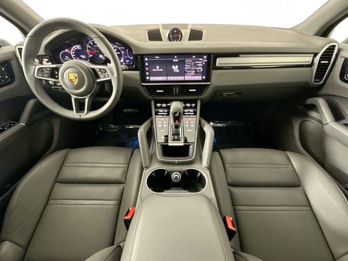 Used 2023 Porsche Cayenne Platinum Edition image 22