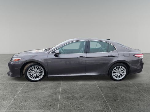 Used 2019 Toyota Camry XLE image 4