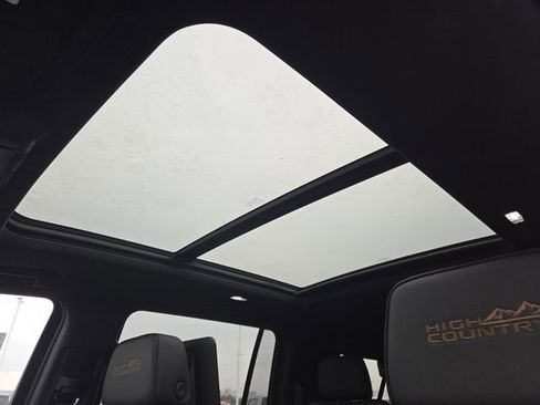 New 2026 Chevrolet Suburban High Country image 3