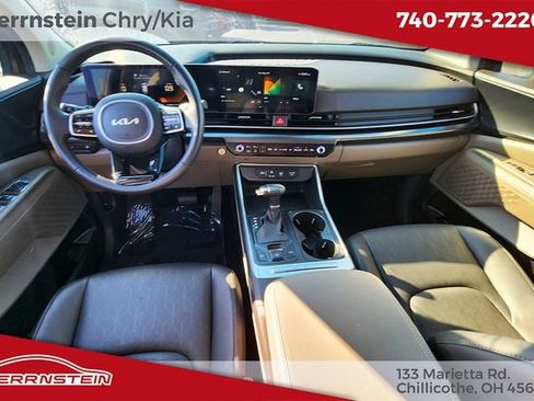 Used 2025 Kia Carnival FWD image 9