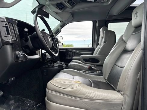 Used 2020 GMC Savana 2500 Extended w/ Enhanced Convenience Package RWD image 16