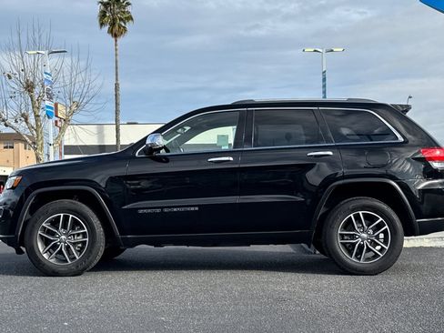 Used 2017 Jeep Grand Cherokee Limited w/ Luxury Group II image 2