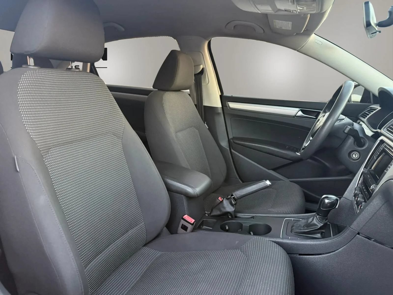 Used 2018 Volkswagen Passat 2.0T S FWD image 20