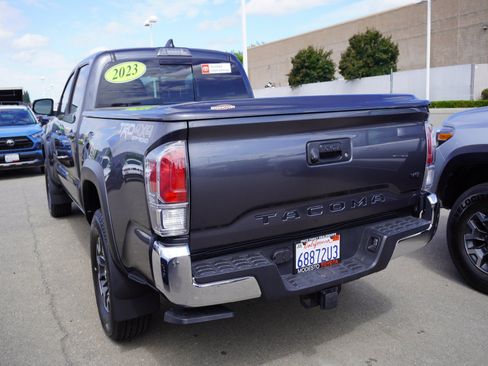 Used 2023 Toyota Tacoma TRD Off-Road AWD/4WD image 9
