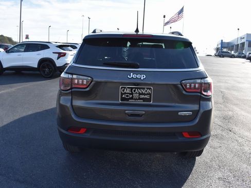 Used 2022 Jeep Compass Latitude image 5