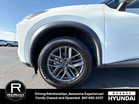 Used 2023 Nissan Rogue S image 11